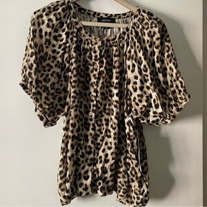 Karen Kane balloon sleeves animal print button up blouse NWT